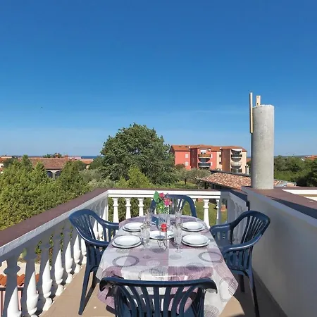 Two-bedroom In Apartman Peroj