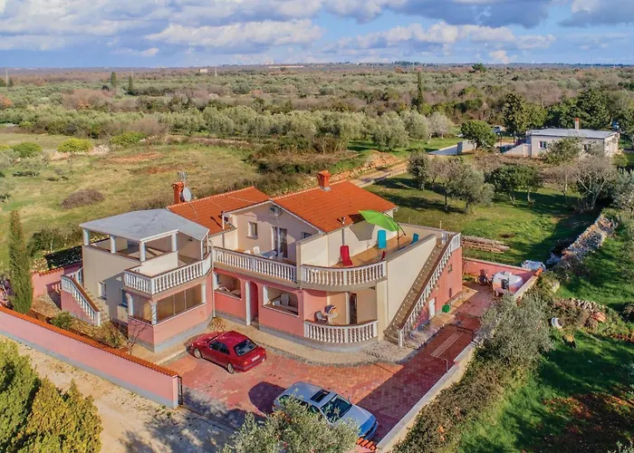 Two-bedroom In Appartement Peroj